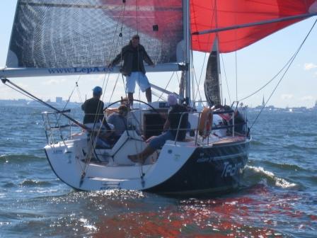 Lepa jõudmas Honda Baltic Offshore Week'i pika avameredistantsi finishisse