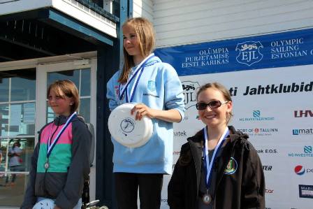 Roomassaare regatt 2013 - U13 t�drukutest oli parim Helen Ausman (KJK), teine Veronika Kuvatova (NYCS) ja kolmas Gertrud leiten (SMS).