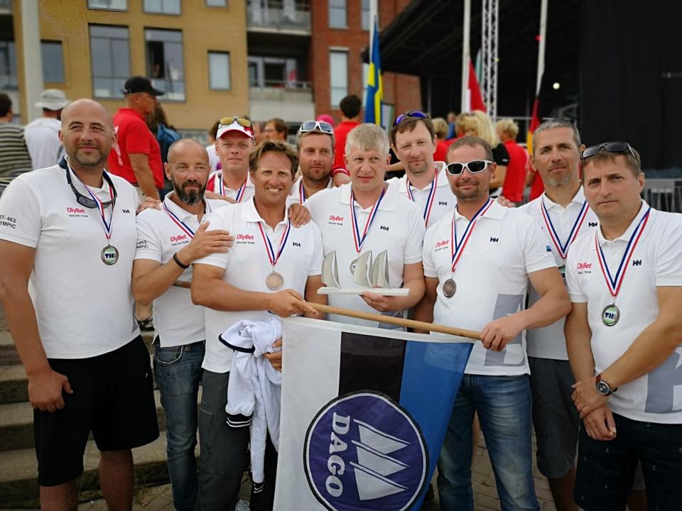Olympic EST463 meeskond Haagis avamerepurjetamise MMi autasustamisel FOTO: Olybet Sailing Team